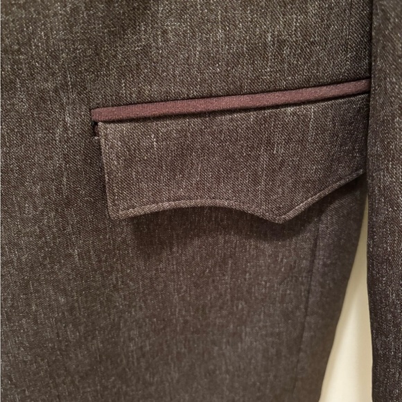 Elegant Two-Tone Men's Blazer - Picture 4 of 9